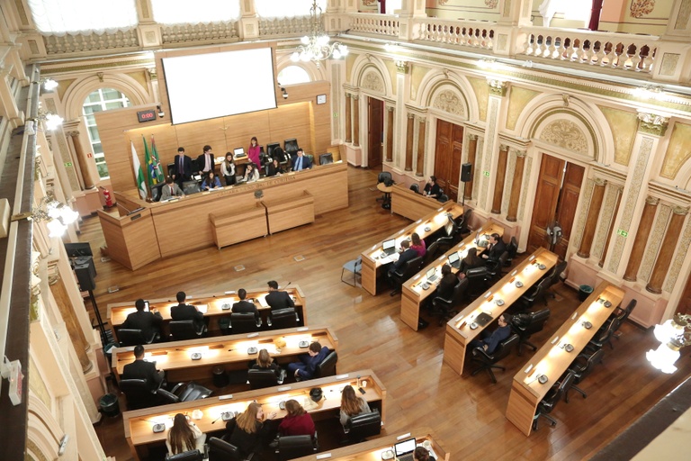Em sessão simulada, Câmara Universitária aprova 17 propostas de lei