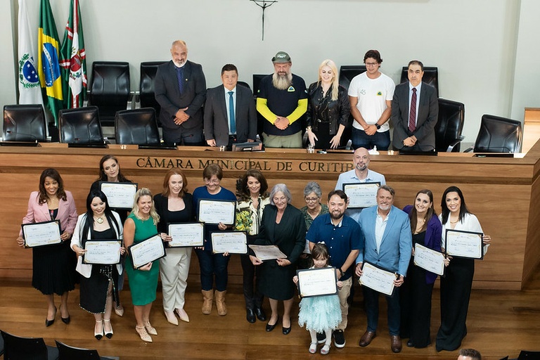 Em sessão solene, CMC entrega Votos de Congratulações e Aplausos