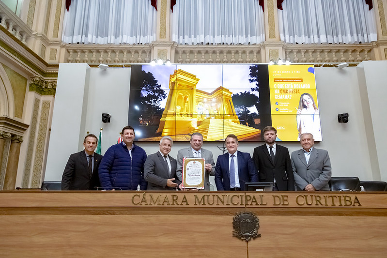 Em sessão solene, empresário Newton Bonin torna-se vulto emérito de Curitiba