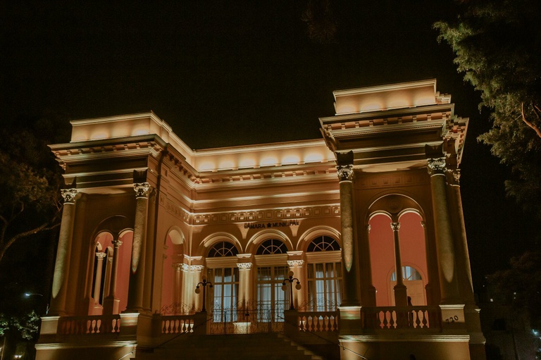 Em setembro, CMC ilumina-se de amarelo pela prevenção do suicídio