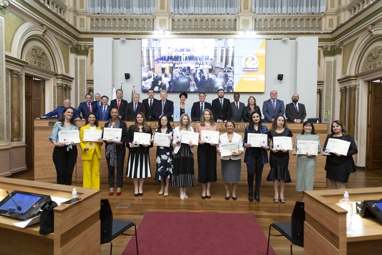 Em solenidade, Câmara homenageia mulheres empreendedoras