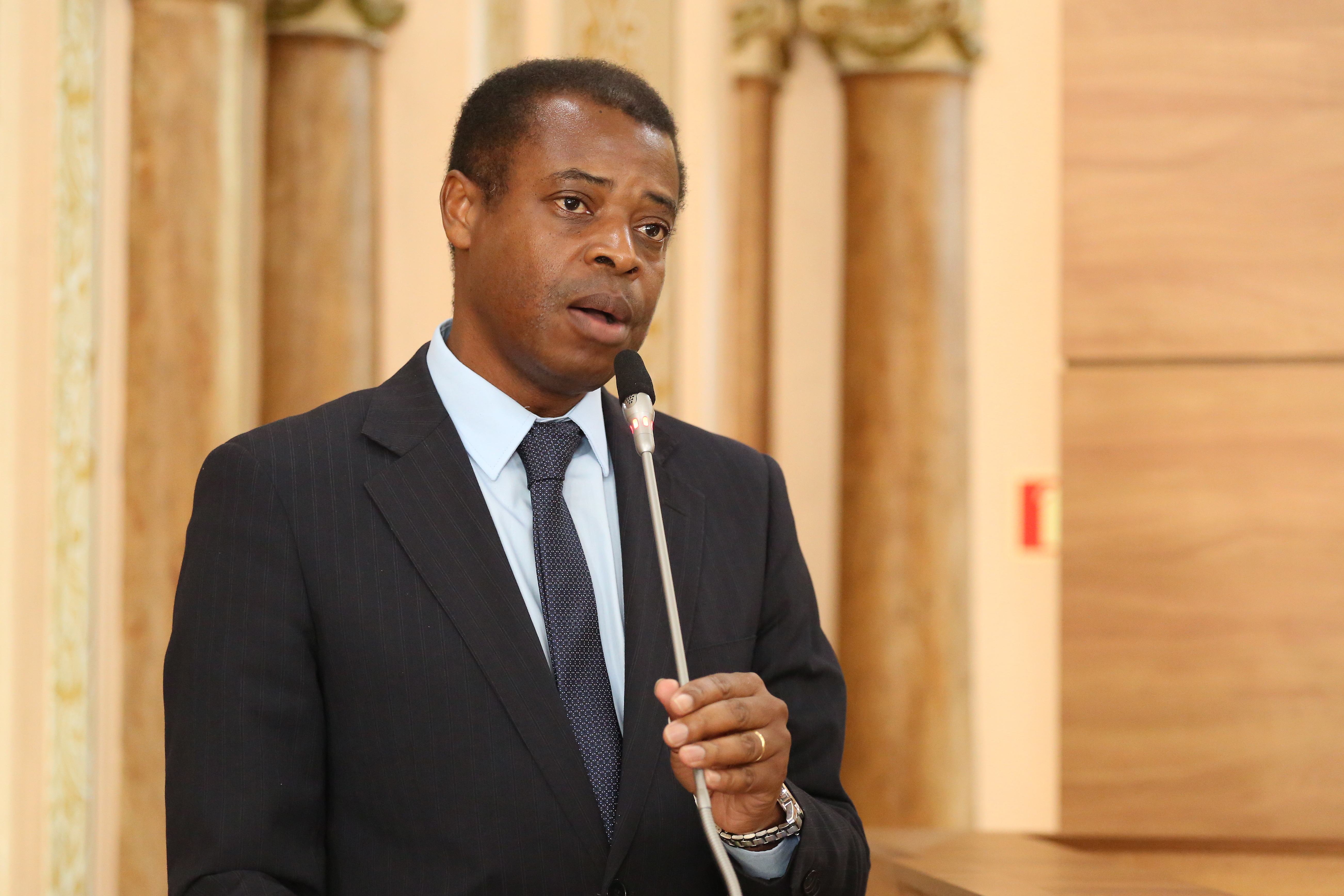 Em visita à Câmara, Rubens Bueno defende reforma da Previdência