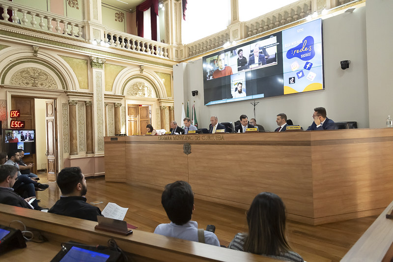 Em votação apertada, CCJ aprova Política de Incentivo à Adoção Tardia