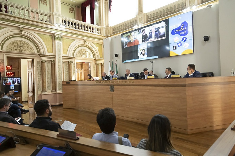 Em votação apertada, CCJ aprova Política de Incentivo à Adoção Tardia