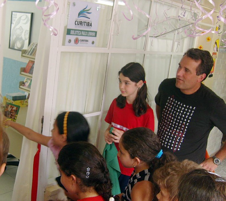 Emenda garante nova biblioteca em escolas 