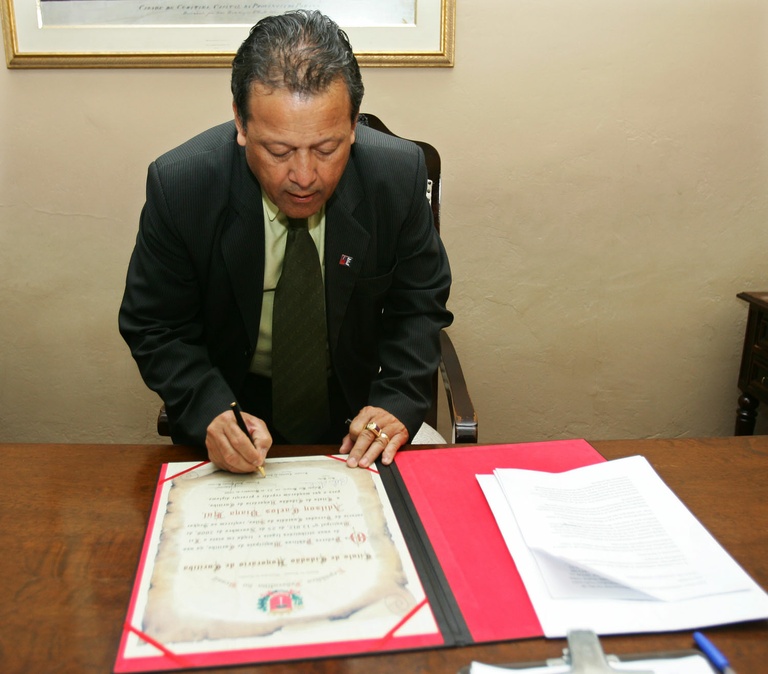 Empresário recebe cidadania curitibana  