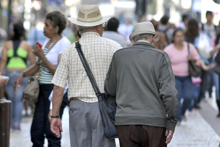 Entidades da terceira idade recebem verbas de emendas 