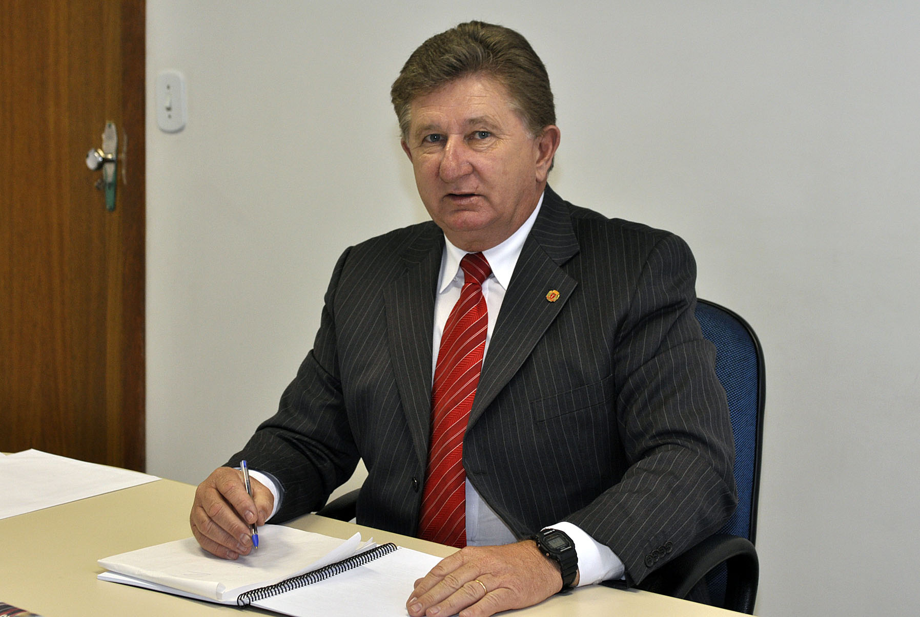 Entra em vigor lei que proíbe celular em banco 