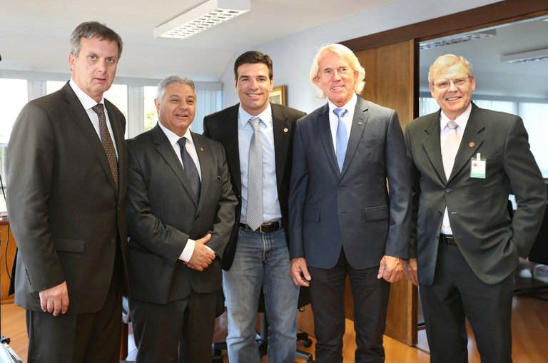 Equipe do FIFA 11 pela Saúde visita Câmara  