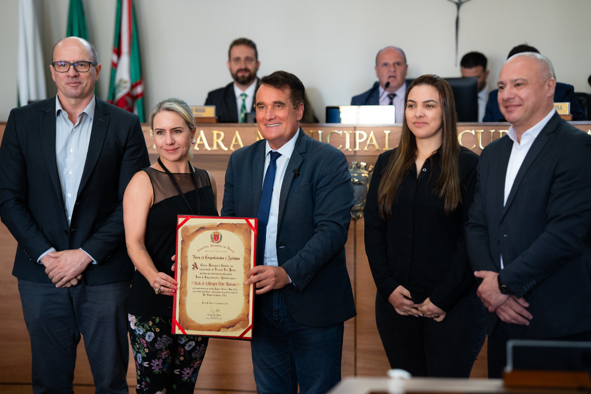 Escola de Arbitragem da Federação Paranaense de Futebol é homenageada