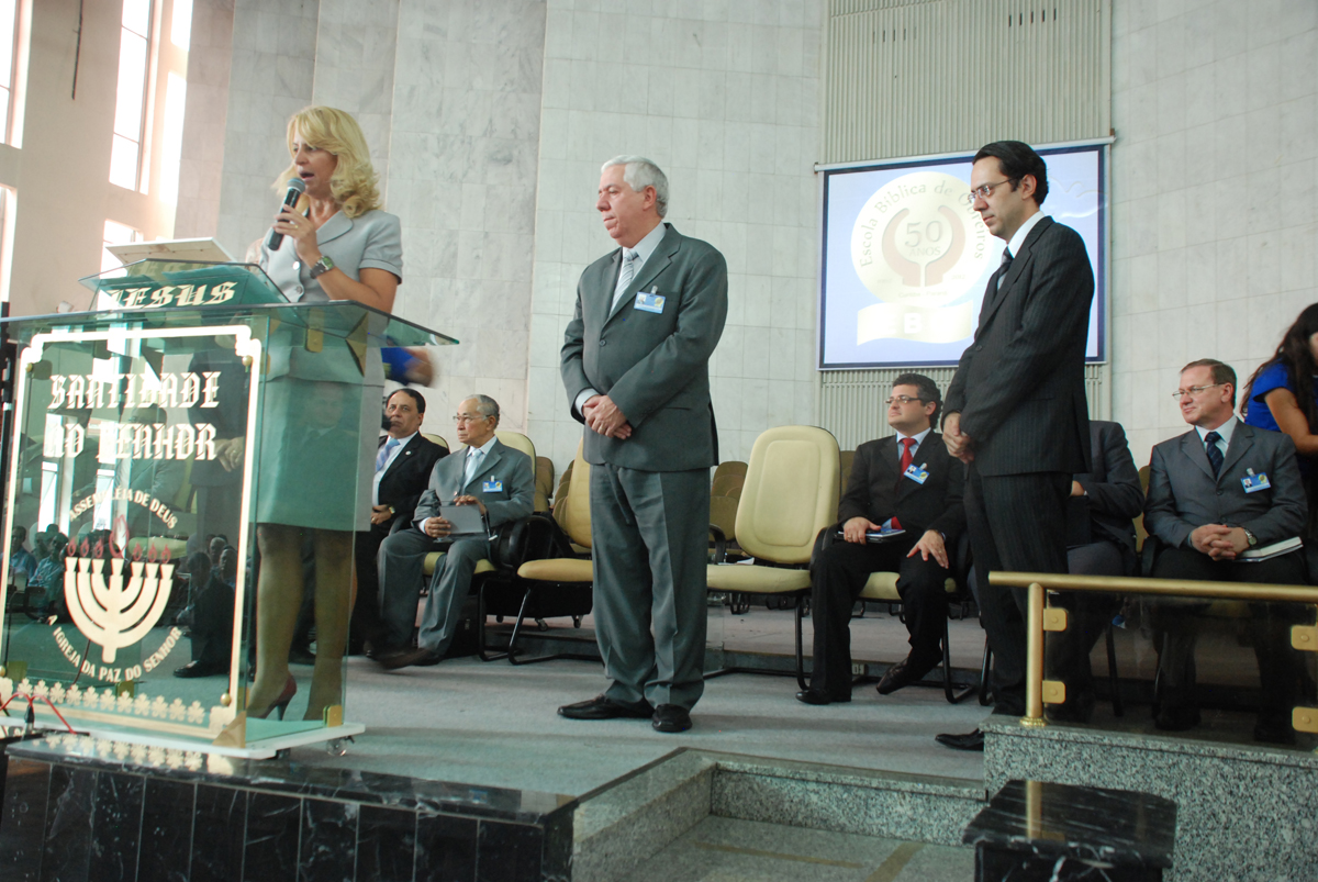 Escola Bíblica recebe votos de aplausos 