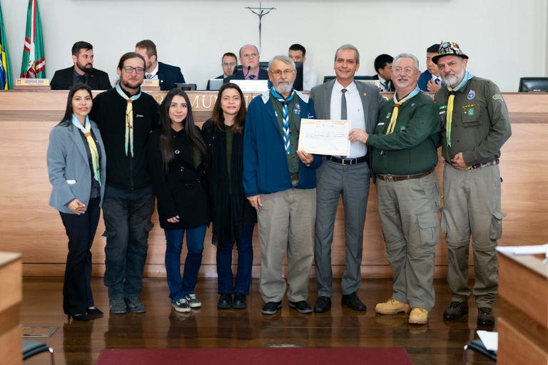 Vereadores de Curitiba reconhecem escoteiros por Jogos da Fraternidade