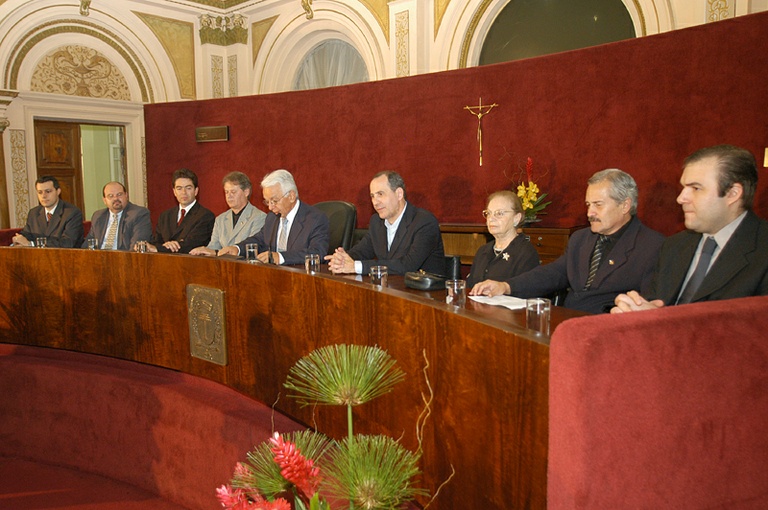 Escultor recebe título da Câmara 