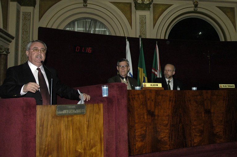 Especialista apresenta programa para a ISO 9001 aos vereadores 