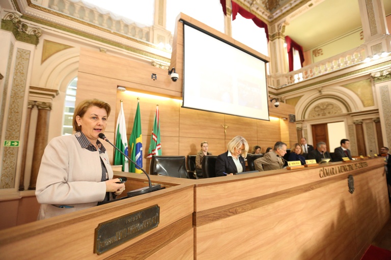 Espera por especialista cai em Curitiba, afirma secretária da Saúde