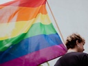 Estabelecimentos poderão ser punidos por discriminação a LGBTQIA+