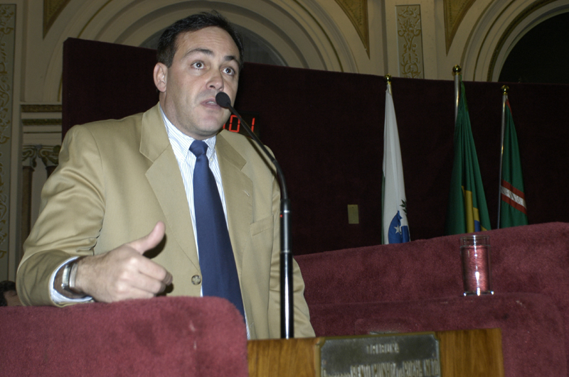 Estacionamentos devem oferecer seguro  