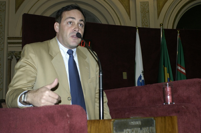 Estacionamentos devem oferecer seguro  