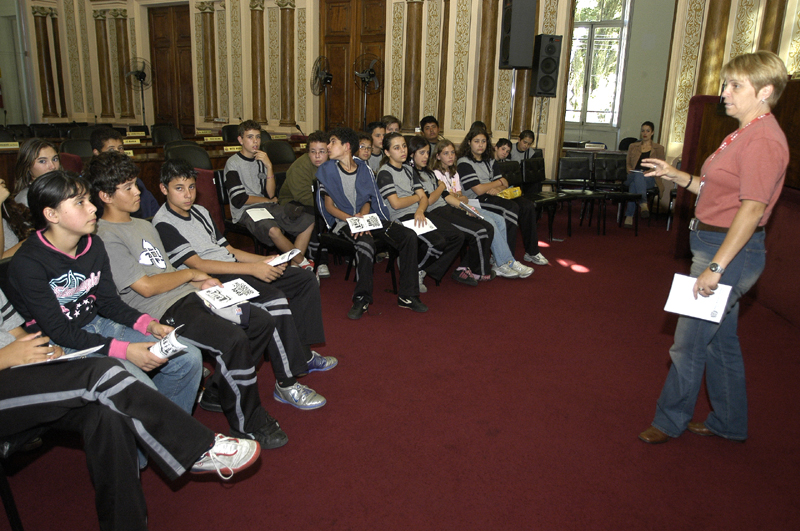 Estudantes conhecem o funcionamento da Câmara 
