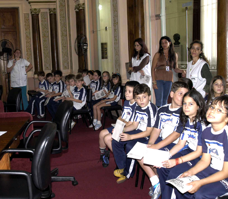 Estudantes conhecem o funcionamento da Câmara 