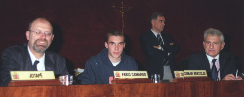 Estudantes conhecem o funcionamento da Câmara 