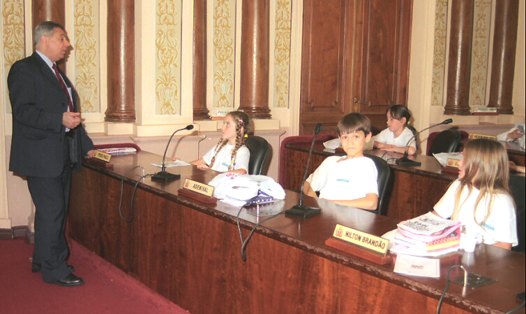 Estudantes conhecem o Legislativo municipal 