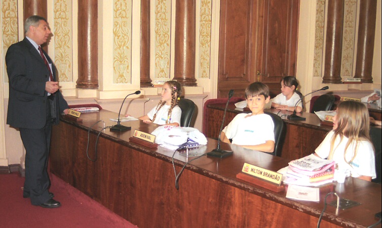 Estudantes conhecem o Legislativo municipal 