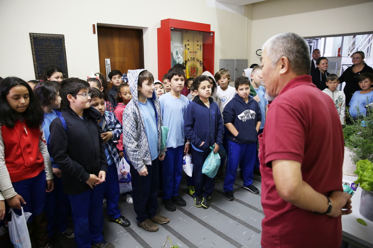 Estudantes trazem ao Legislativo projetos sobre segurança e literatura