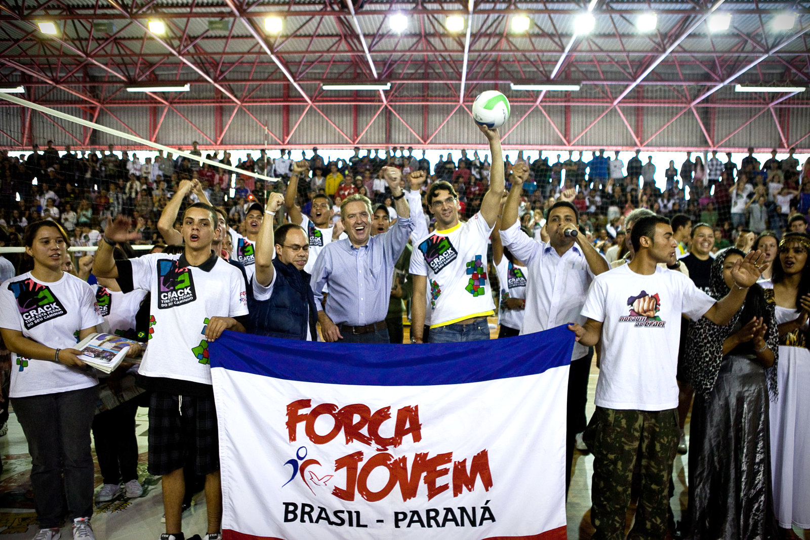 Evento antidrogas reúne cinco mil jovens em Curitiba 