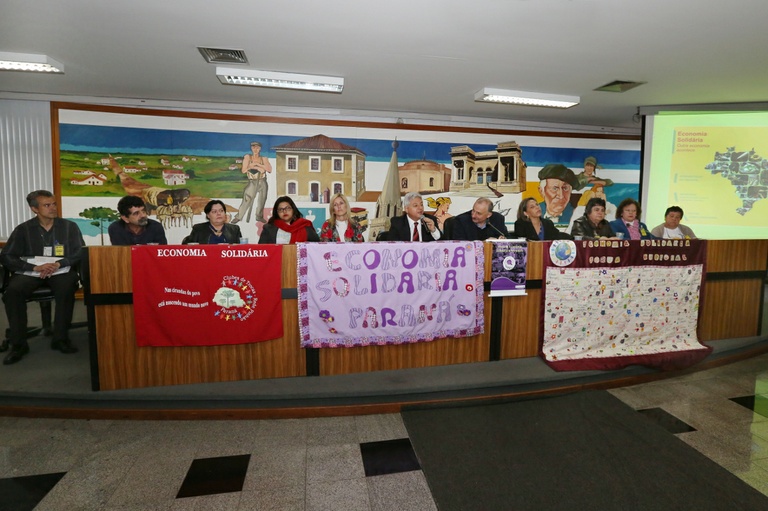 Evento debate projeto para fomento à economia solidária