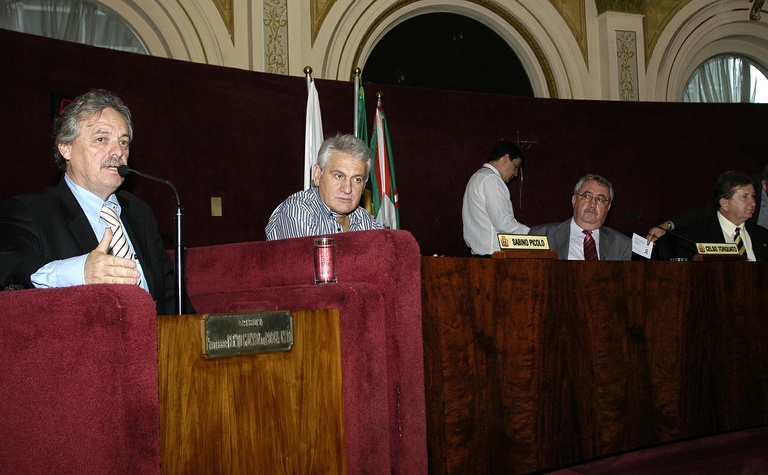 Ex-governadores devem dar nome à Linha Verde 