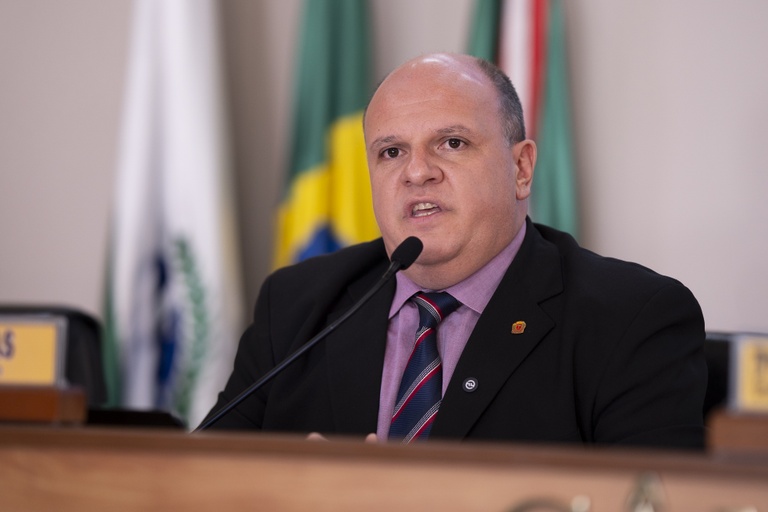 Ex-prefeito Rafael Greca tem Contas de 2020 aprovadas pela Câmara de Curitiba