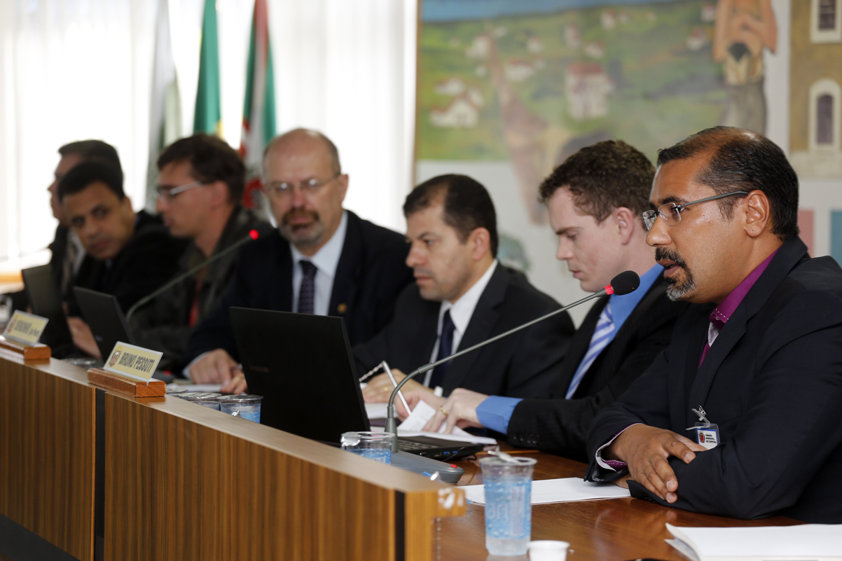 Ex-presidente do ICI nega que o instituto seja mero repassador de serviços 