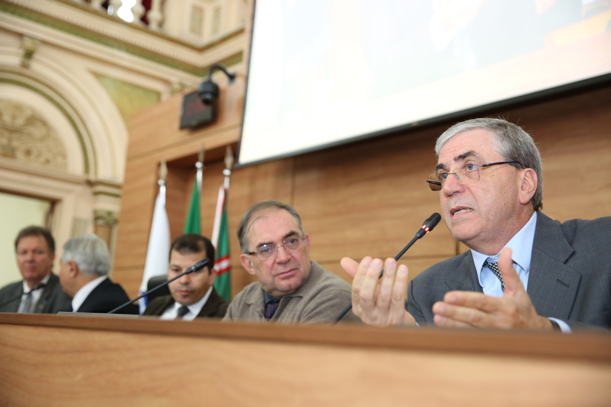 Executivo economizou R$ 248 mi em 2013, afirma secretário 