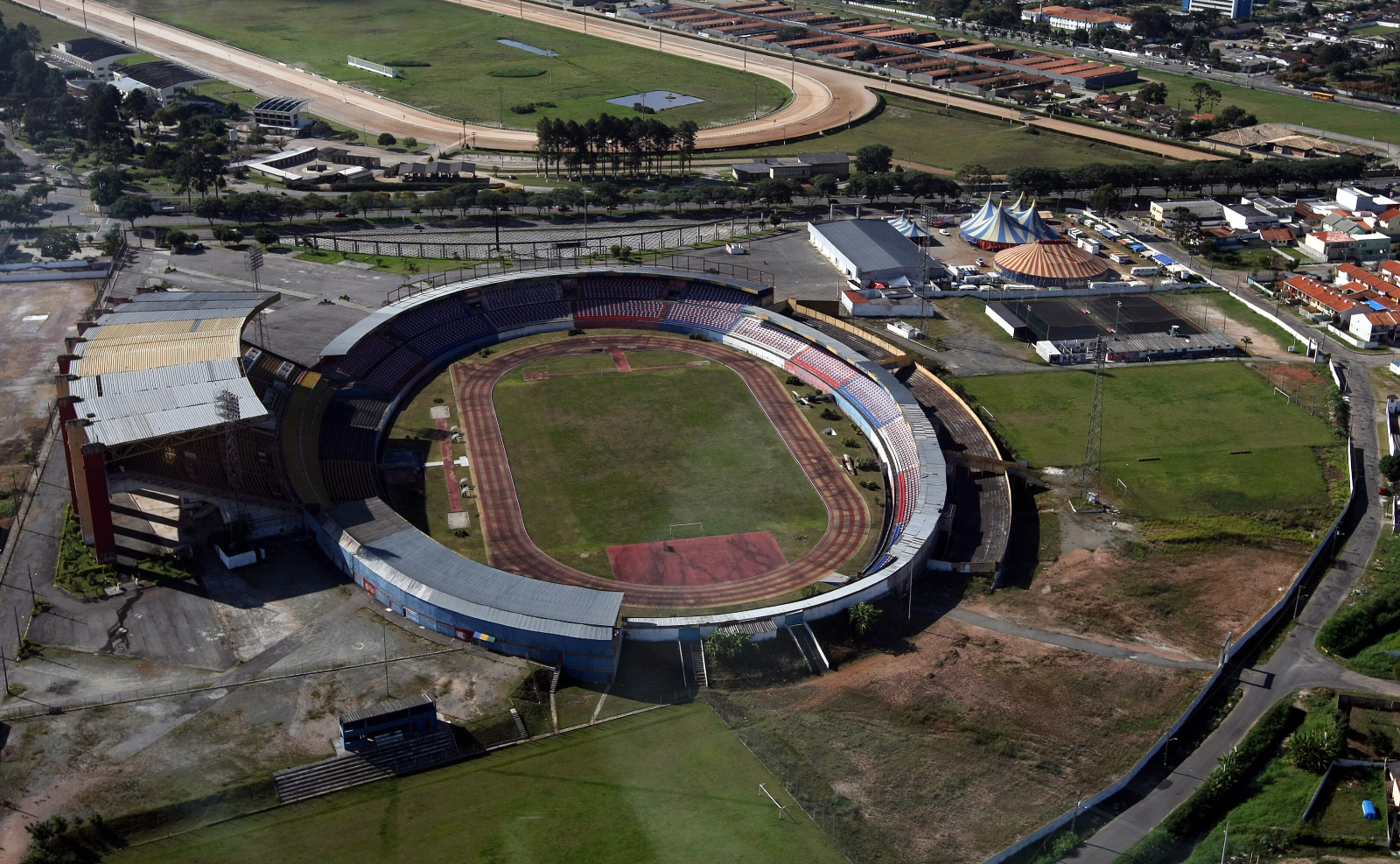 Executivo participa de debate sobre Pinheirão 