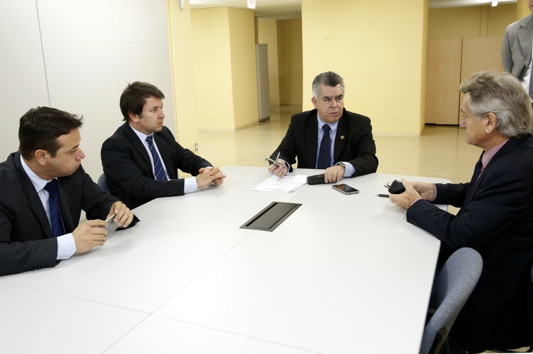 Exibição de vídeos antidrogas em shows tem aval das comissões