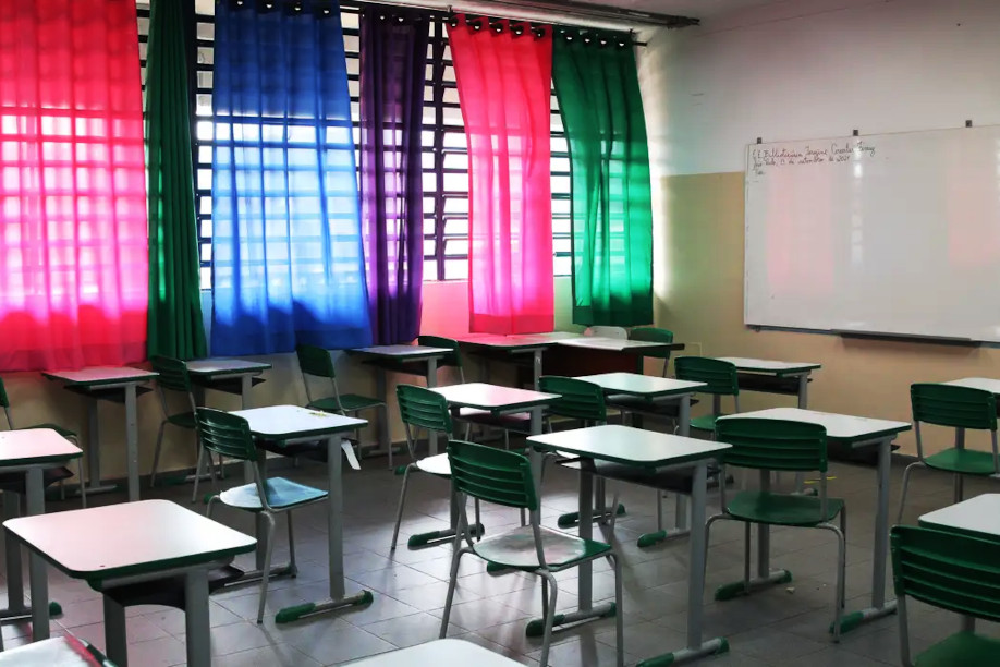 Exigência de antecedentes criminais pode virar lei para professores