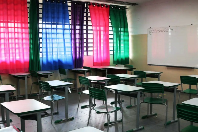 Exigência de antecedentes criminais pode virar lei para professores