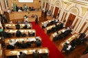 Extinção de cargos será votada terça; terceirização já ocorre