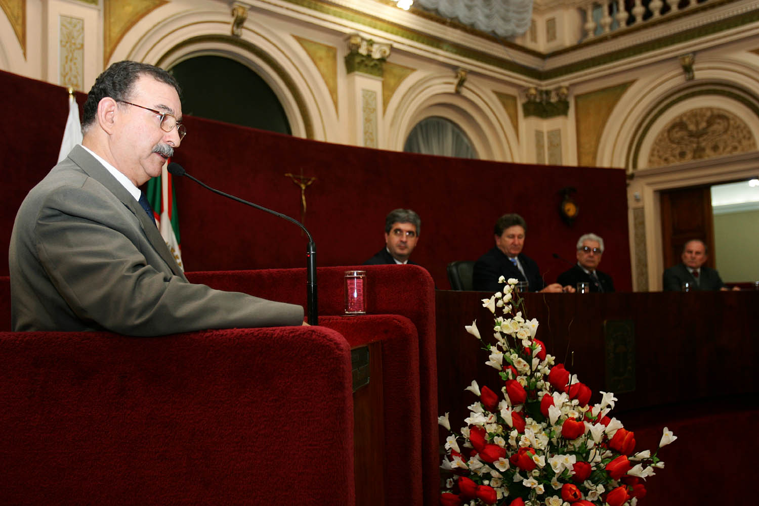 Farmacêutico recebe título de vulto emérito 