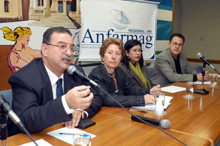 Farmácias de manipulação discutem determinação da Anvisa 