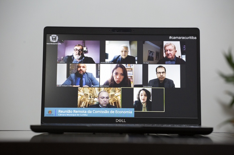 Favorável à mudança da Cosip, Economia finaliza PPP da iluminação pública