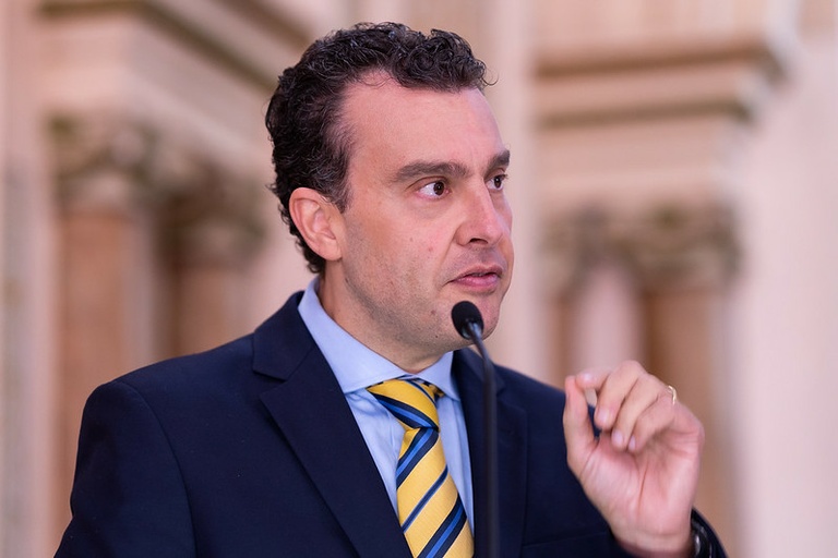 Felicidade deve orientar políticas públicas, sugere especialista