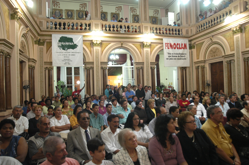 Femoclam é homenageada pelos 20 anos de existência 