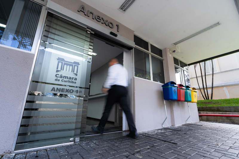 Feriado de Tiradentes: Câmara de Curitiba reabre nesta quarta (22)