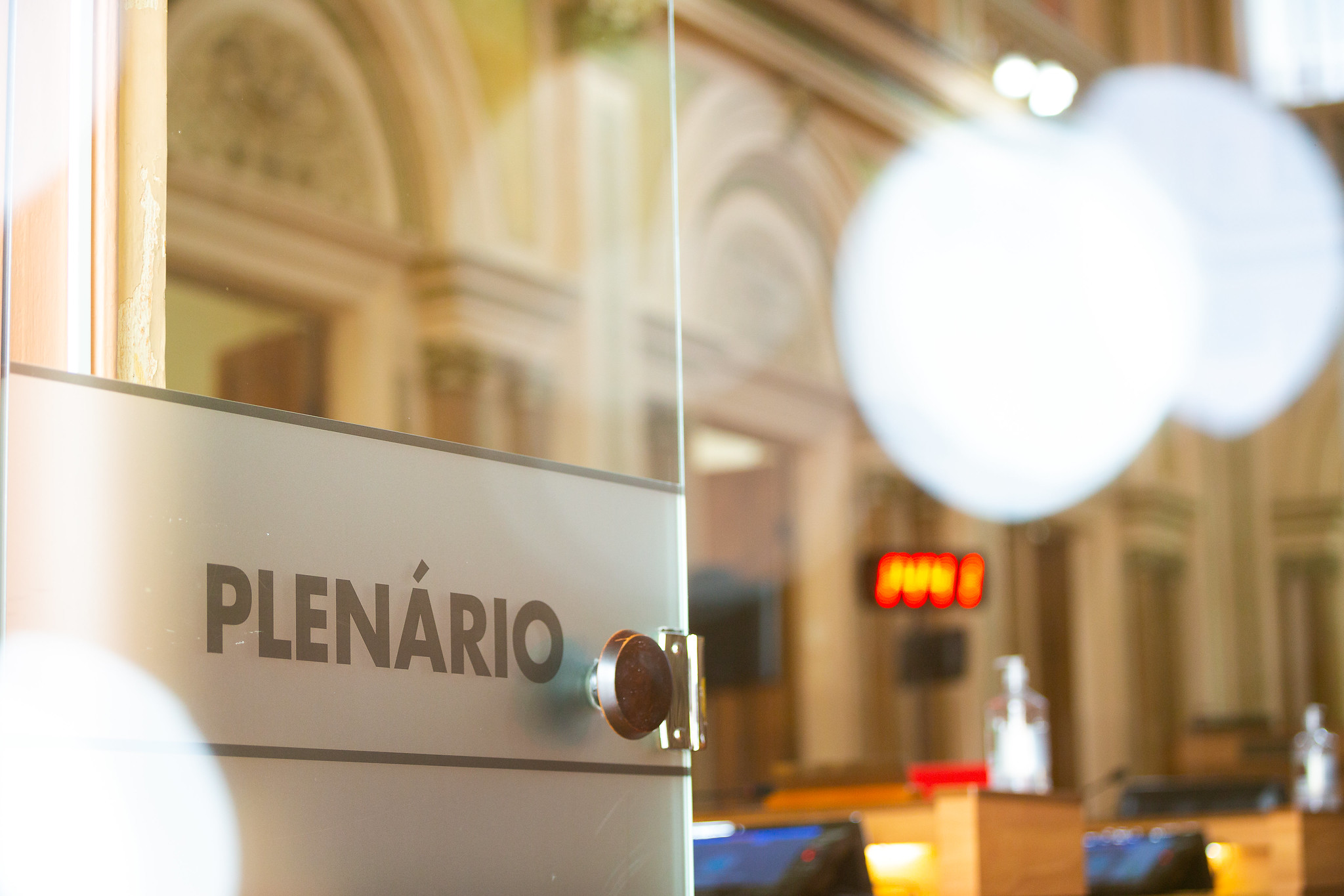 Fim do distanciamento em filas será votado nesta terça, em urgência