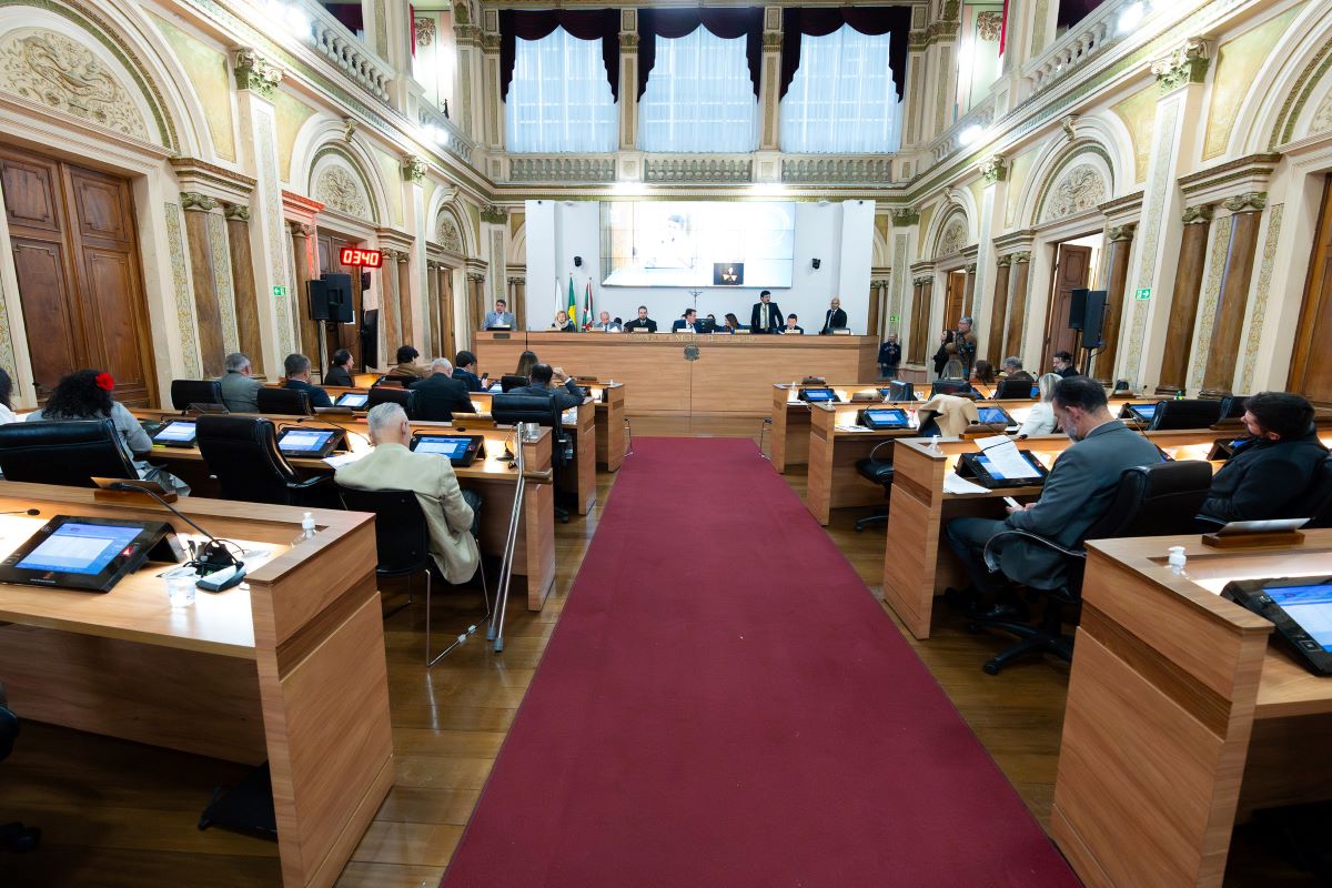 Financiamentos de R$ 1 bi serão votados na sessão desta terça