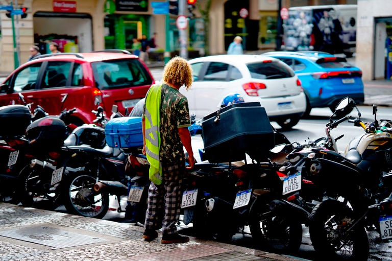 Flanelinhas em Curitiba: Da Costa “enxuga” projeto e multa cai para R$ 200