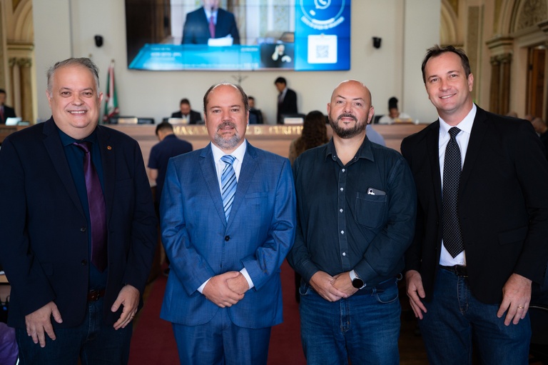 Fomento ao turismo: plenário aprova e Curitiba terá Dia do Ford Mustang 