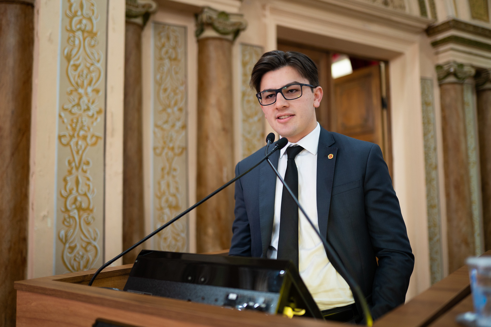 Fraude do INSS: Câmara de Curitiba aprova moção contra fala de Gleisi Hoffmann